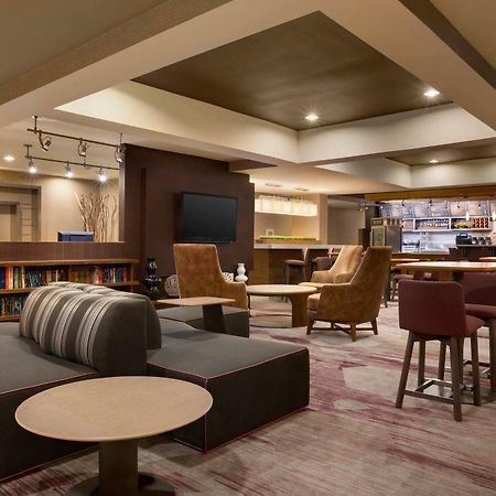 Courtyard By Marriott Champaign Hotel Exterior foto