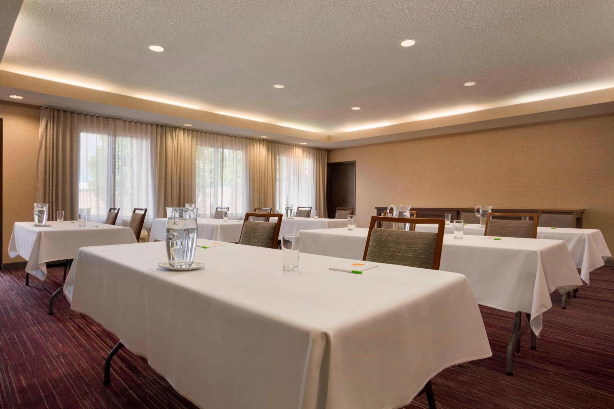 Courtyard By Marriott Champaign Hotel Exterior foto