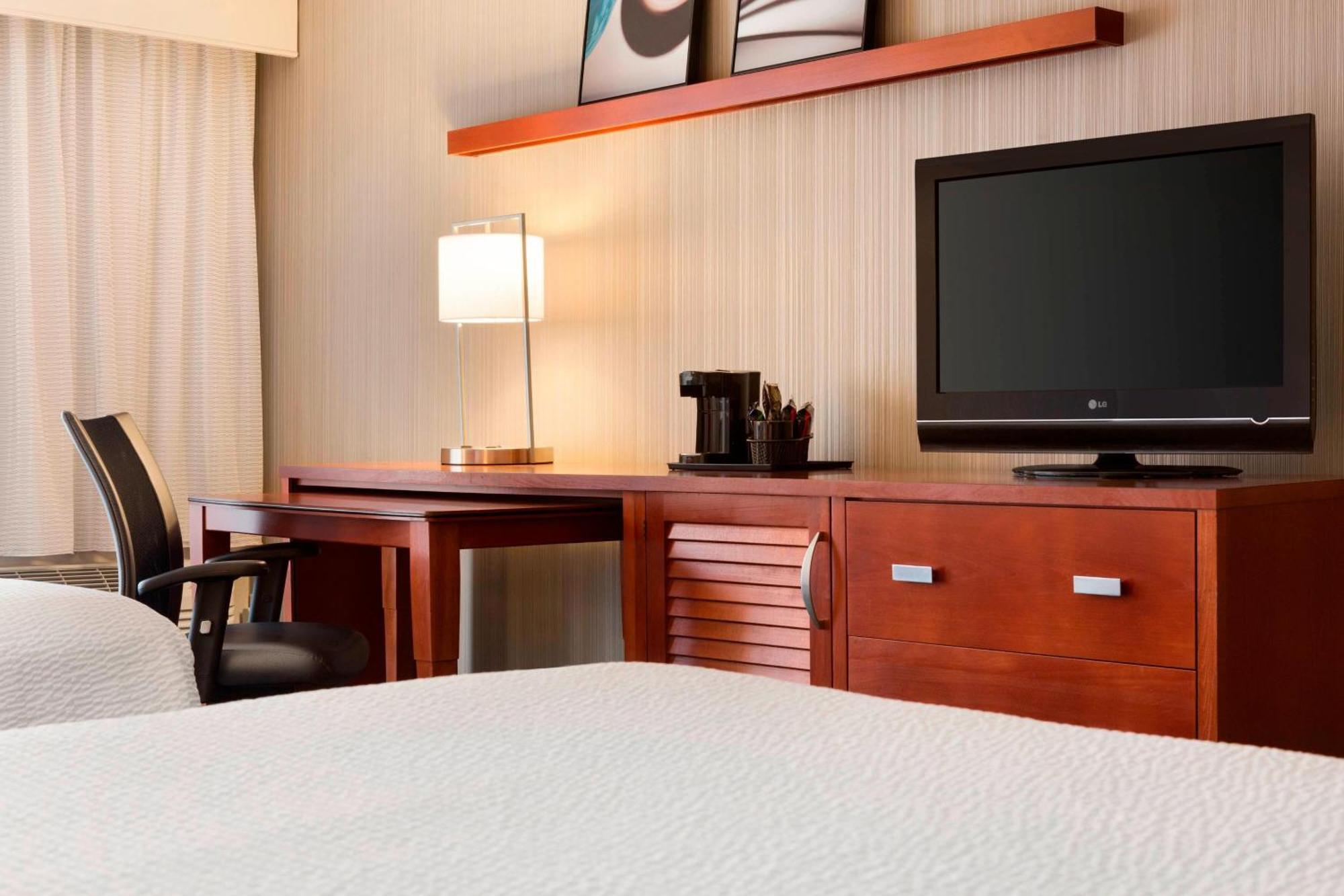 Courtyard By Marriott Champaign Hotel Exterior foto