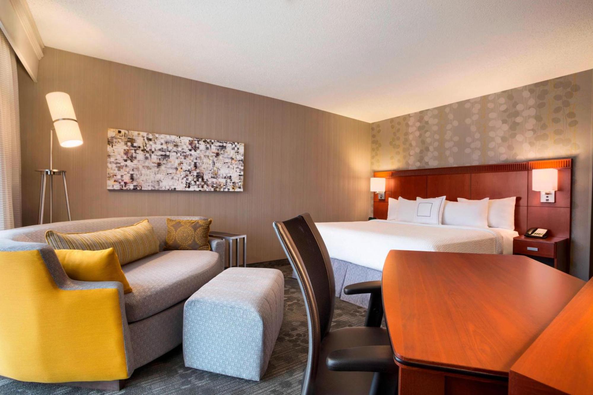 Courtyard By Marriott Champaign Hotel Exterior foto