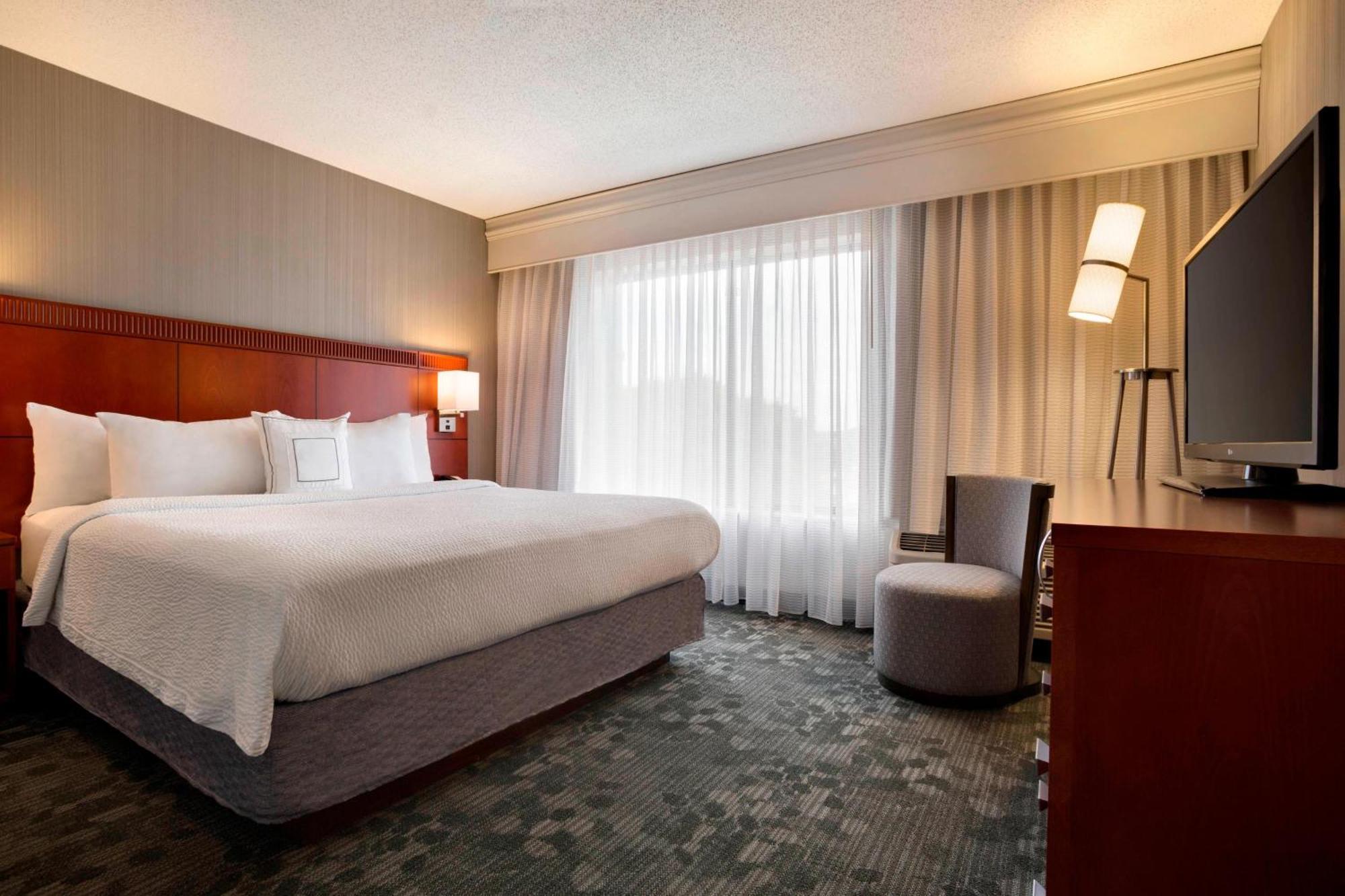 Courtyard By Marriott Champaign Hotel Exterior foto