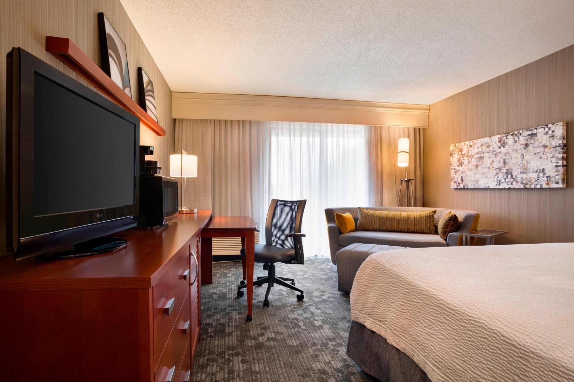 Courtyard By Marriott Champaign Hotel Exterior foto