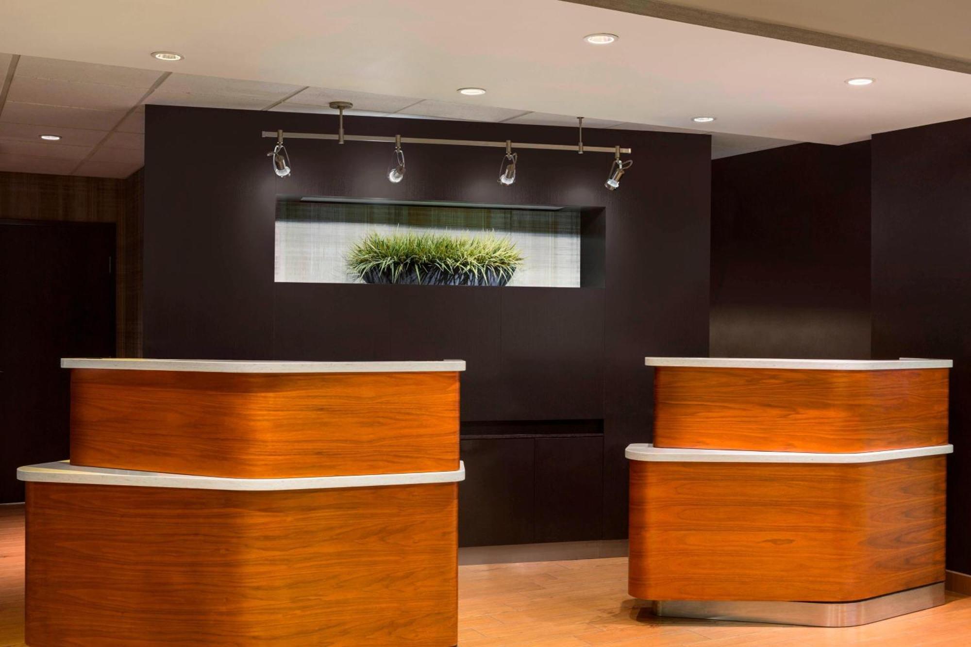Courtyard By Marriott Champaign Hotel Exterior foto