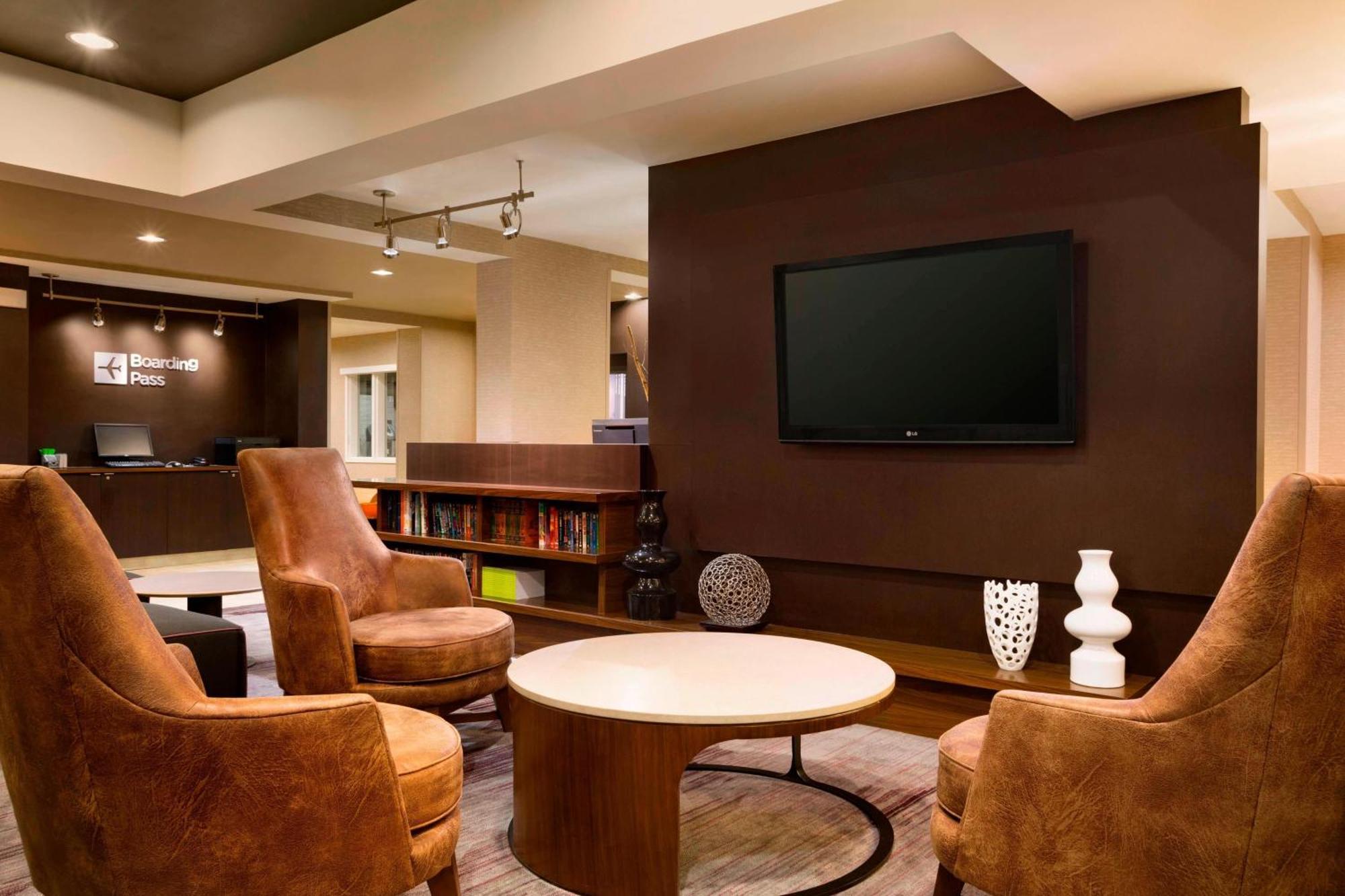 Courtyard By Marriott Champaign Hotel Exterior foto