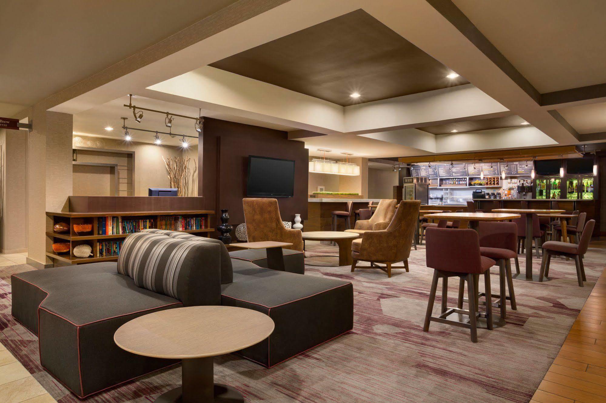 Courtyard By Marriott Champaign Hotel Exterior foto